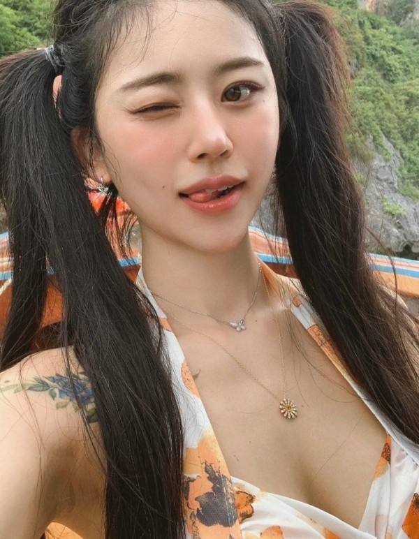 몸매 쥑여주는 무당 노슬비 이미지 7